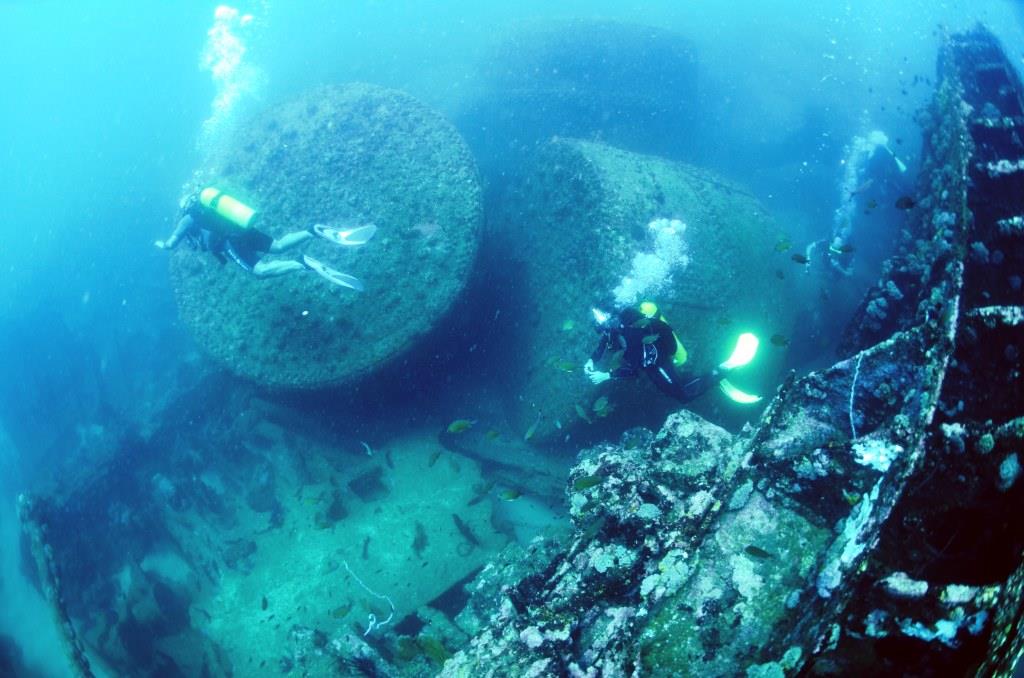 Boilers and remains of the wreck
